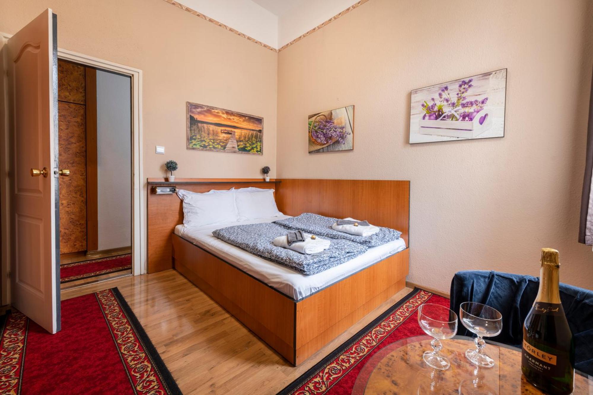 Hotel Kristal Gellert Hill Budapest Kültér fotó