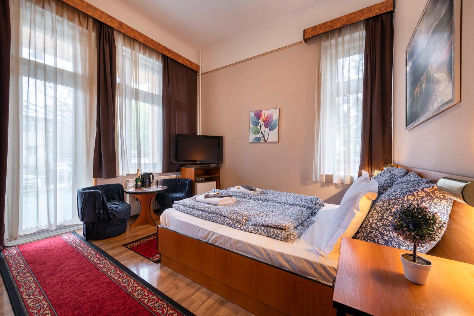 Hotel Kristal Gellert Hill Budapest Kültér fotó