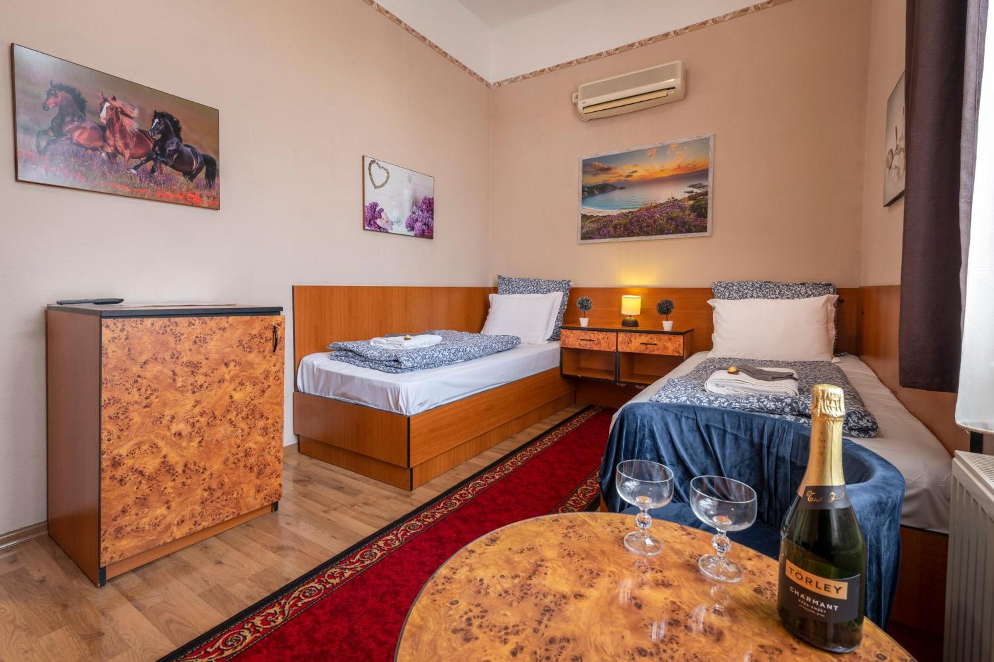 Hotel Kristal Gellert Hill Budapest Kültér fotó