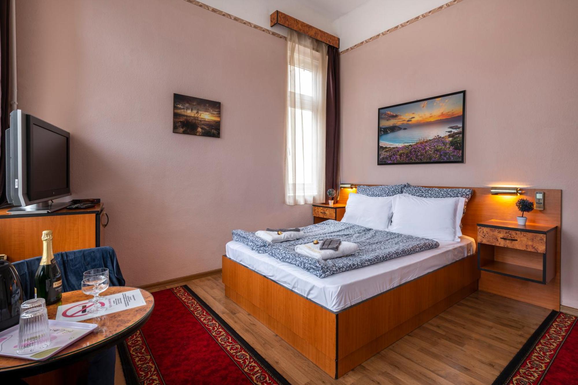 Hotel Kristal Gellert Hill Budapest Kültér fotó
